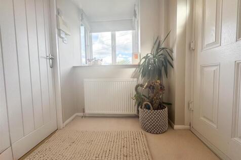 SIDE ENTRANCE HALLWAY