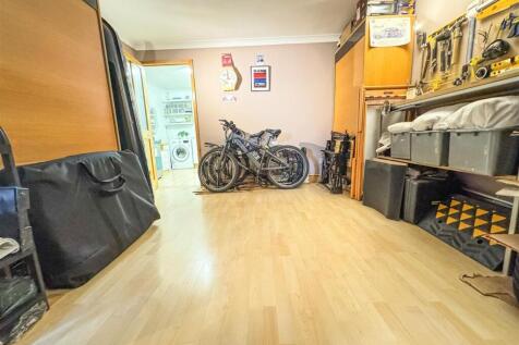 GARAGE/ WORKSHOP
