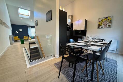 OPEN PLAN LIVING SPACE