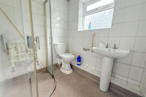 DOWNSTAIRS FAMILY SHOWER ROOM