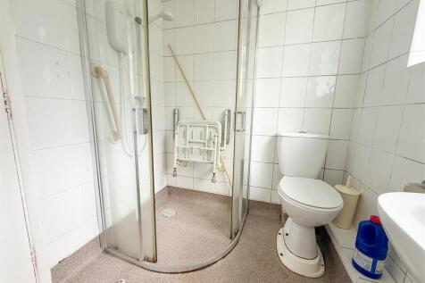 DOWNSTAIRS FAMILY SHOWER ROOM
