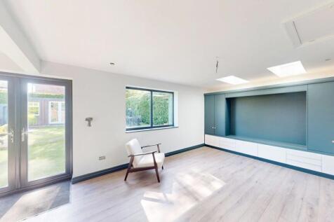 Kitchen / Lounge