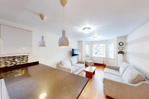 Lounge/Kitchen