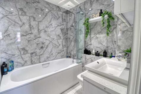 En-Suite Bathroom
