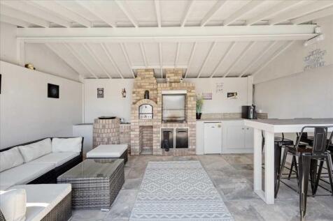 Outdoor Kitchen
