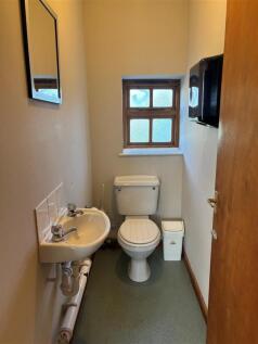Long Barn 3 Toilet.jpg