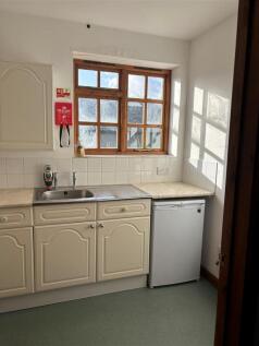 Long Barn 3 Kitchen.jpg