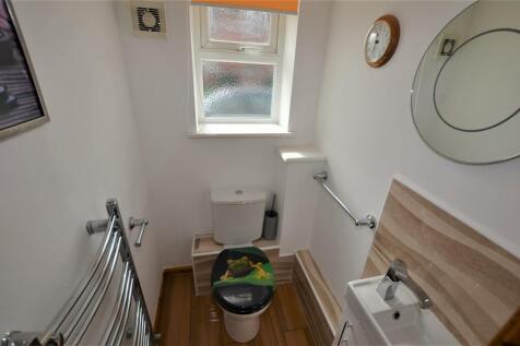Guests Cloak Room/WC