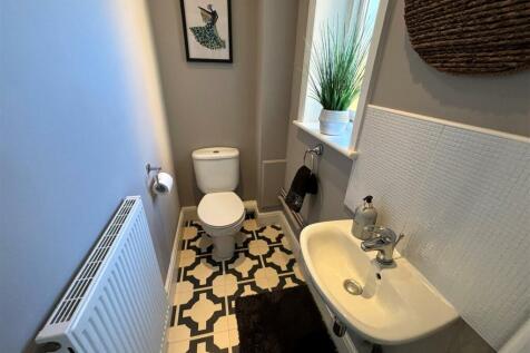 Guests Cloak Room/WC