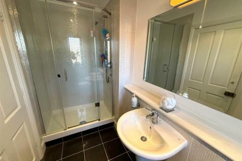 Shower Room/En Suite