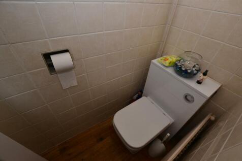 Guests Cloak Room/WC