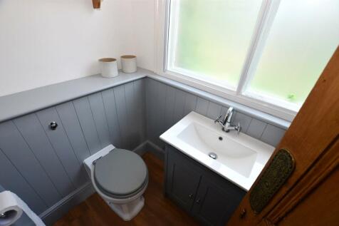 Guests Cloak Room/WC