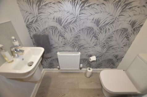Guest&#39;s Cloakroom / Wc