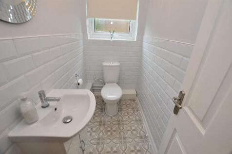 Guests Cloak Room/WC