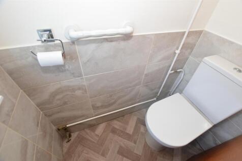 Guests Cloak Room/WC