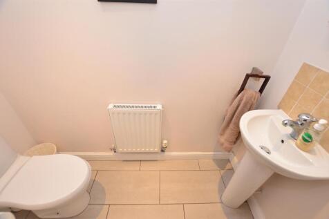Guests Cloakroom / Wc