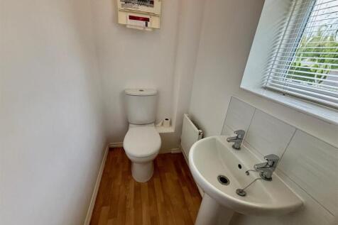 Guests Cloak Room/WC