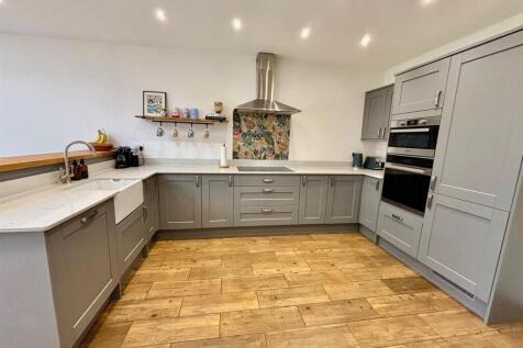 Stunning High Specification Kitchen