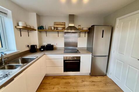 Well Equipped Dining Kitchen