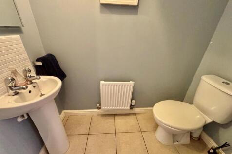 Guests Cloak Room/WC