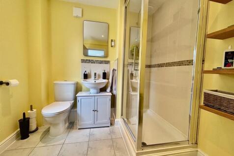 Shower Room/En suite