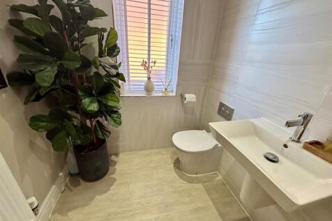 Cloak Room/WC