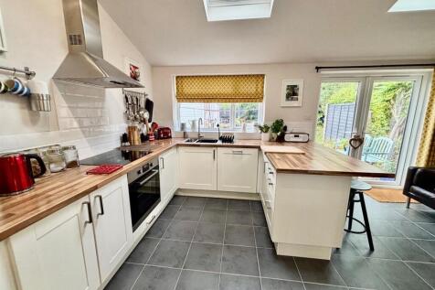 Breakfast Kitchen with Family Area
