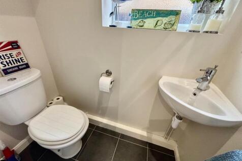Guests Cloak Room/WC