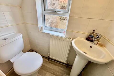 Ground Floor Cloak Room/WC