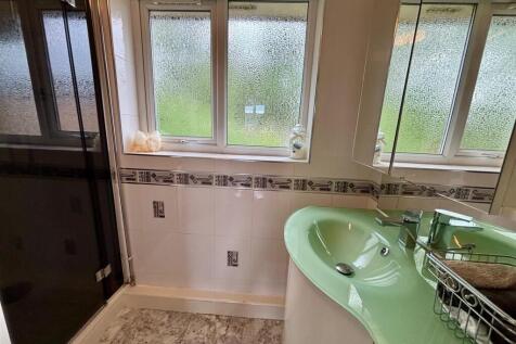 Separate Shower Room