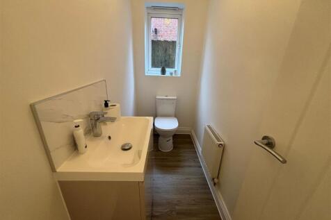 Guest Cloak Room/WC