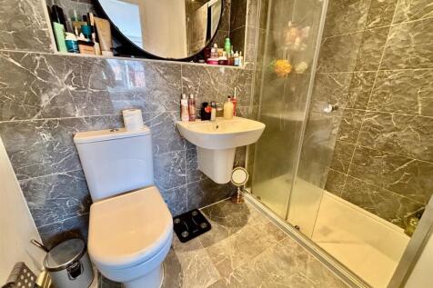 Shower Room/En Suite