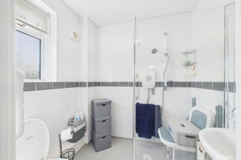 ensuite shower