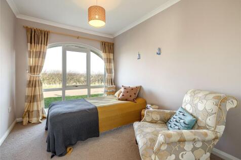 Bedroom/Dining Room