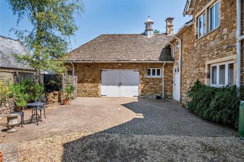 Garage/Stable Yard