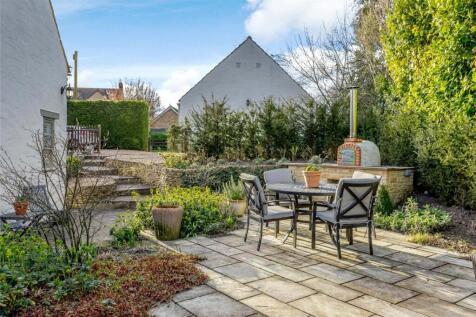 Patio &amp; Pizza Oven