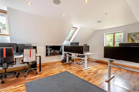 Bedroom 6 /Office