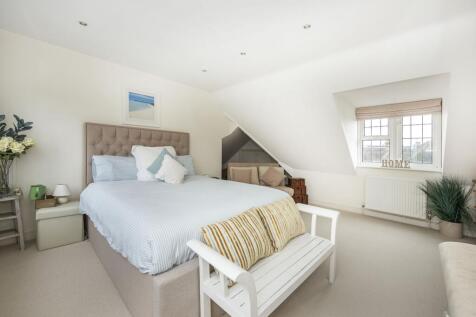 Guest bedroom suite