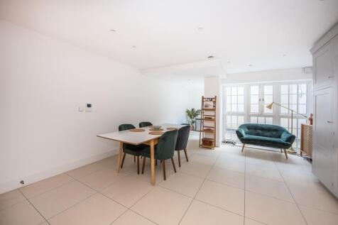 Kitchen dining area