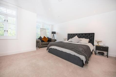 Principal bedroom