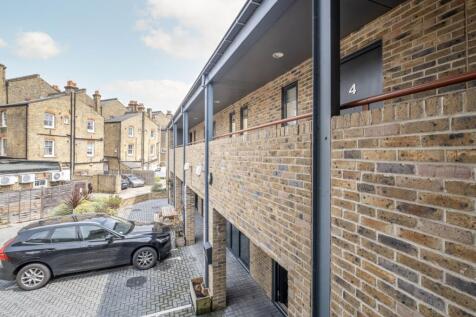 -Ironmongers-Mews...