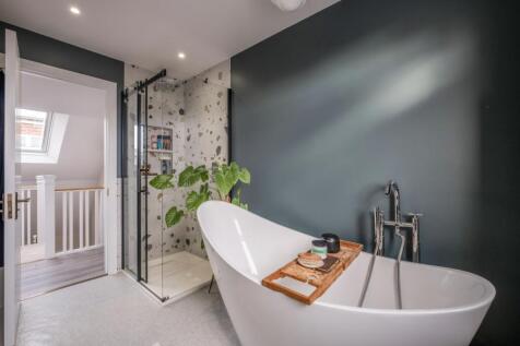 Principal bathroom A