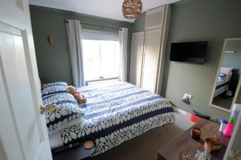 Cliffe Bedroom 2.jpg