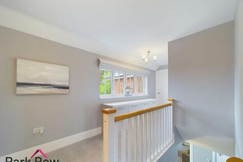 GALLERY LANDING