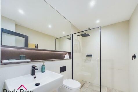 ENSUITE TO MASTER BEDROOM