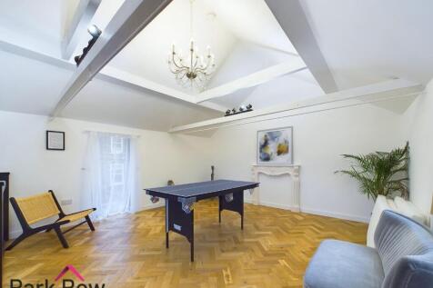 ENTERTAINMENT SPACE