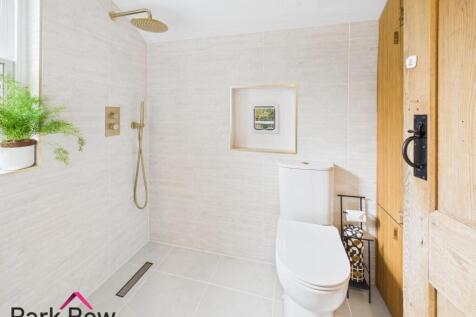 DOWNSTAIRS SHOWER ROOM
