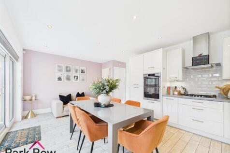 OPEN PLAN KITCHEN/DINING ROOM