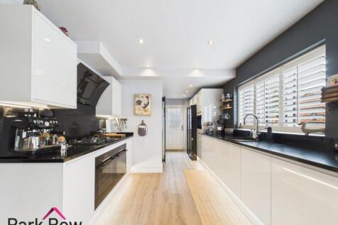 OPEN PLAN KITCHEN/DINING