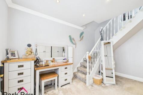 DRESSING AREA TO MASTER BEDROOM